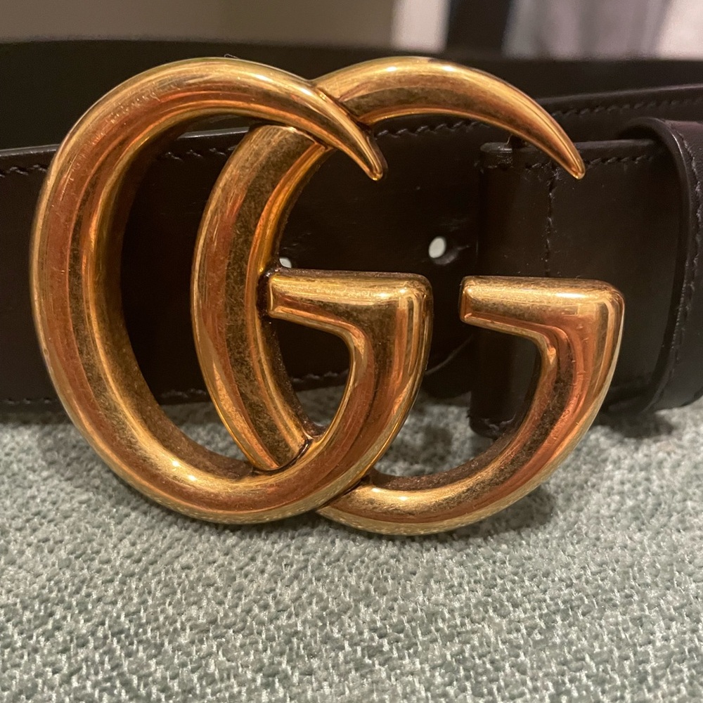 Black leather Gucci belt